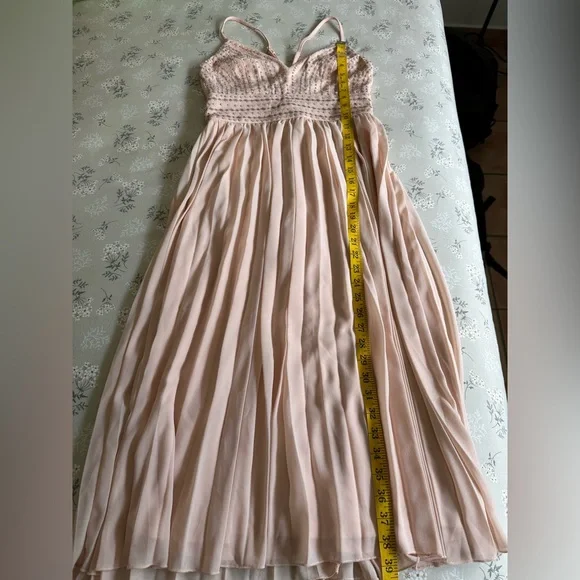 Lulus midi dress size small V-neck peach color with embroidery. - Picture 6 of 13